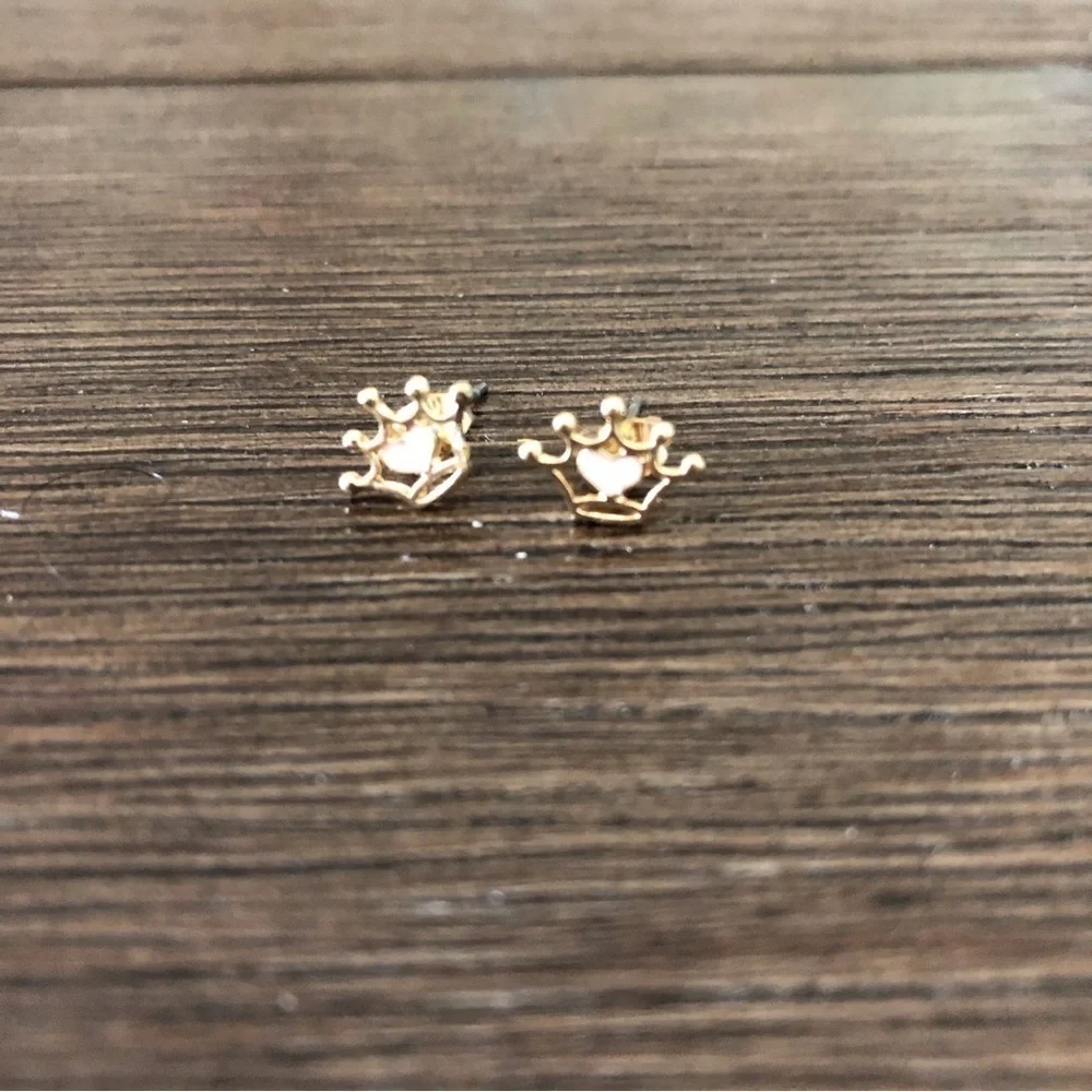Gold metal crown stud earrings